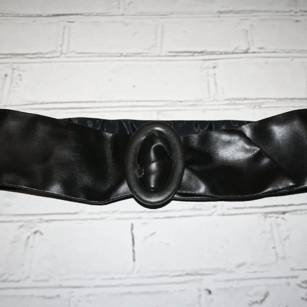 🖤🧷 Black Faux Leather Fashion Belt – Adjustable up to 27